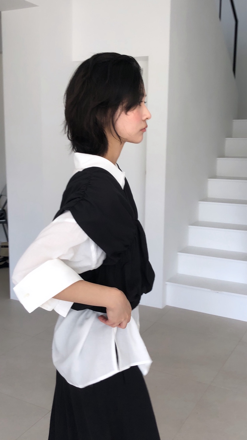 OVER RICH韓國東大門直郵女裝新款26春夏襯衫蕾絲衫褶皺OVER RICH襯衫/蕾絲衫