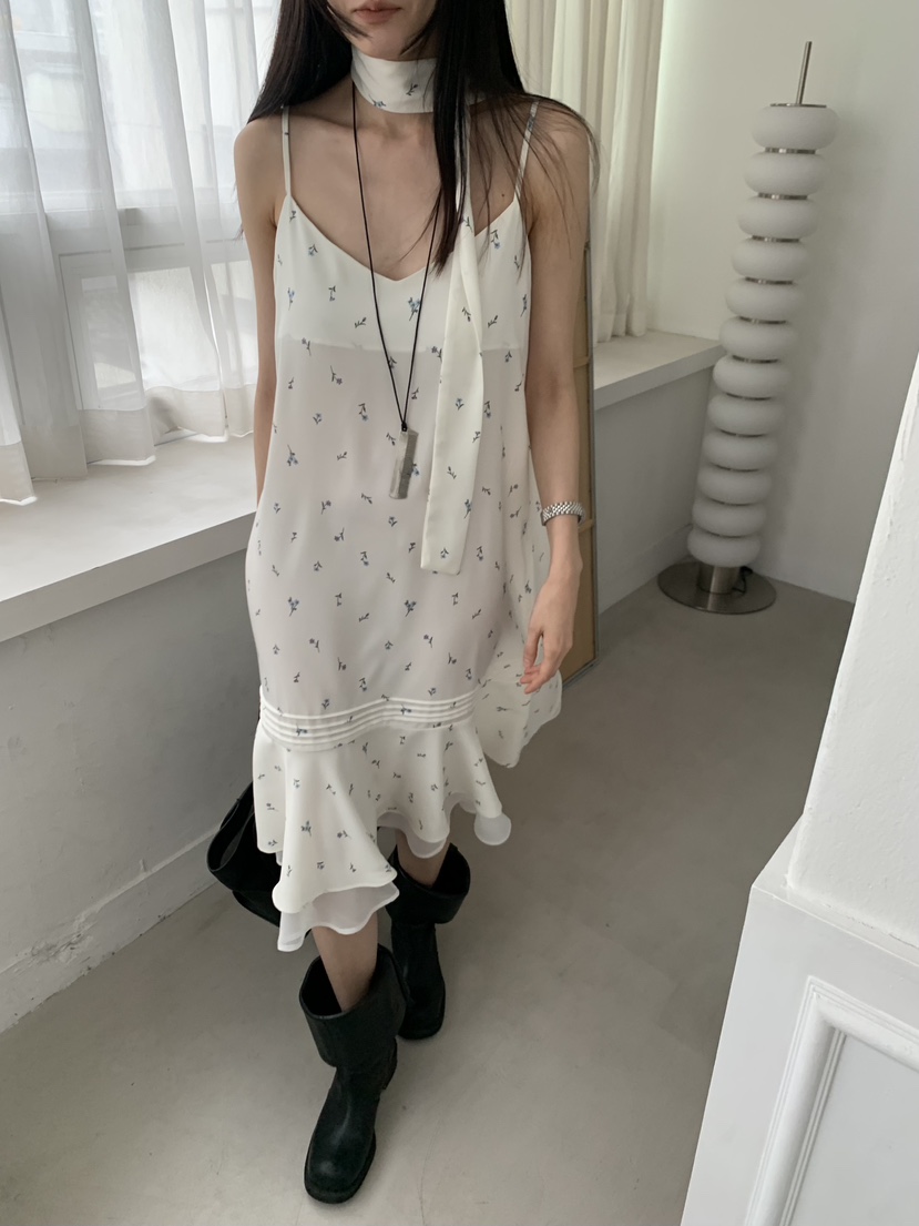 TRUE韓國東大門直郵女士新品熱賣26夏季人氣連衣裙含脖帶TRUE連衣裙
