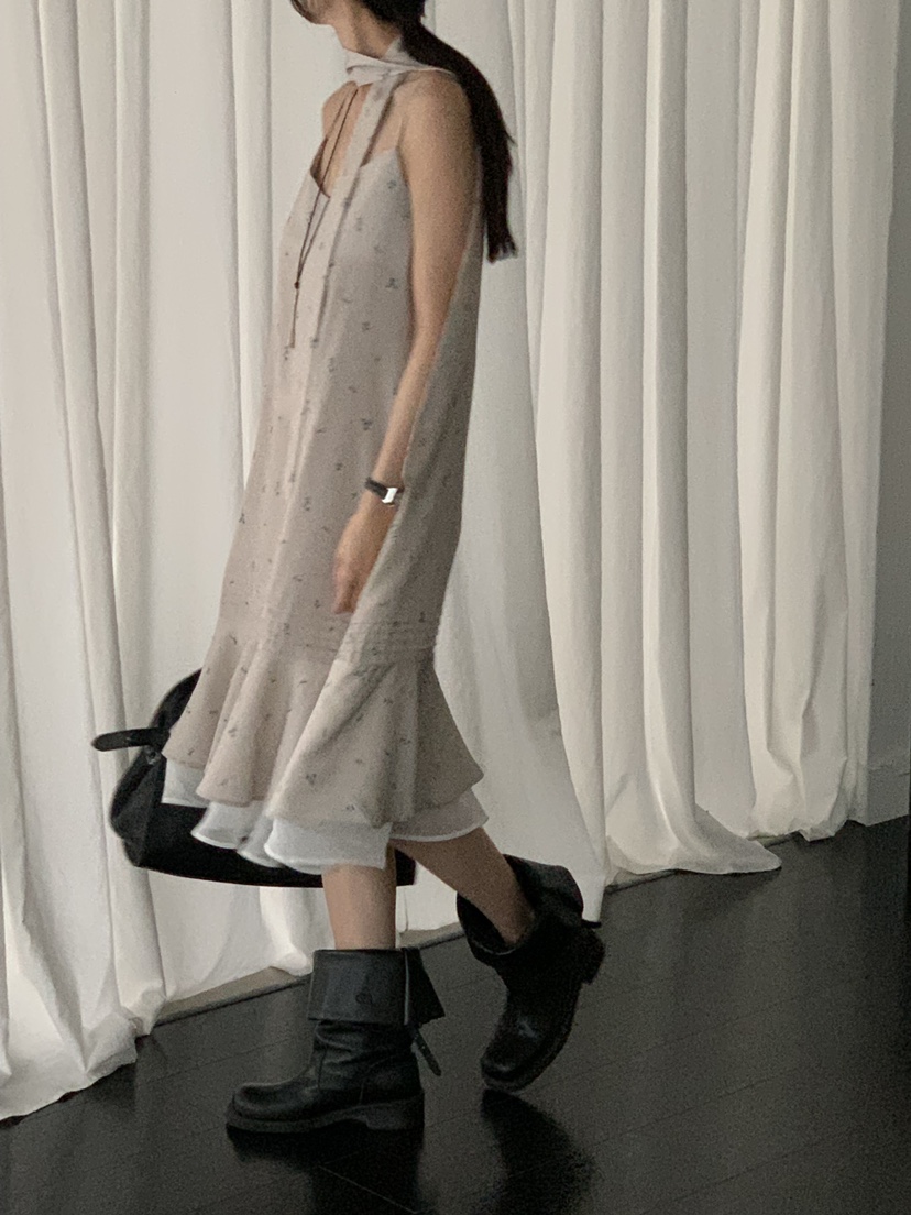 TRUE韓國東大門直郵女士新品熱賣26夏季人氣連衣裙含脖帶TRUE連衣裙