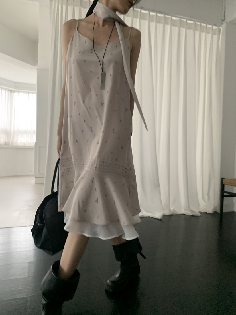 TRUE韓國東大門直郵女士新品熱賣26夏季人氣連衣裙含脖帶TRUE連衣裙
