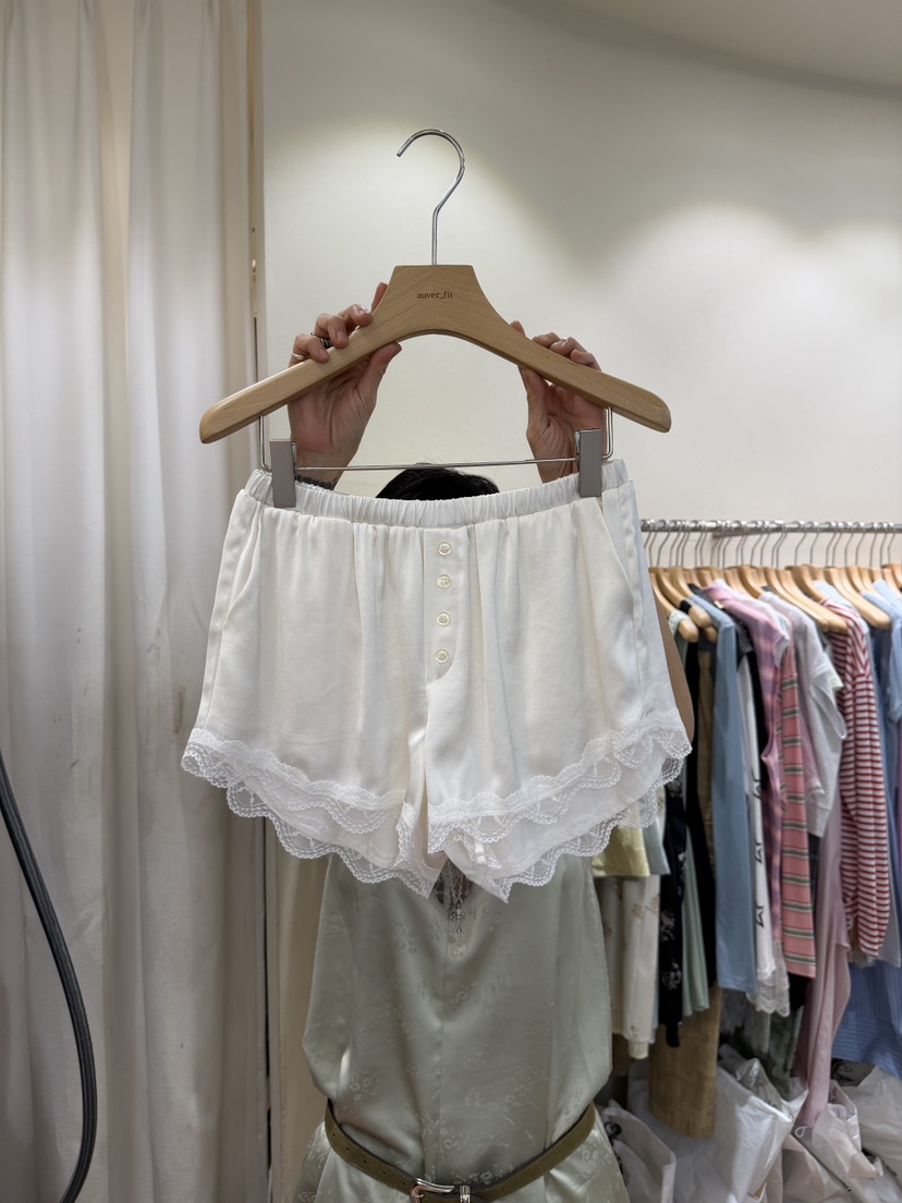 AUVERFIT韓國東大門代購女裝新品26夏季休閑26春夏短褲蕾絲AUVERFIT短褲圖色1
