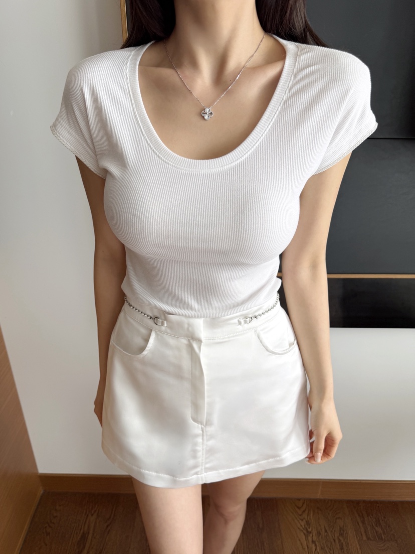 CLOTH韓國直郵實拍女士新品人氣26夏季時尚職業26春夏T恤U領CLOTHT恤圖色1