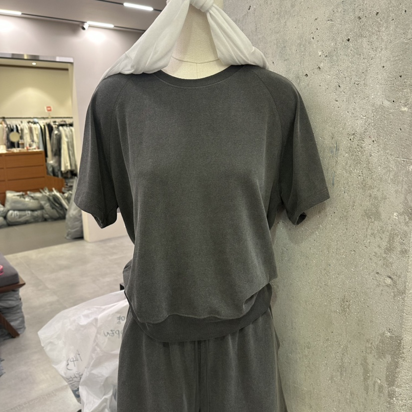URBANSTORY/REMAKING韓國直郵女裝新款人氣時尚職業熱賣T恤Remaking/URBANSTORYT恤圖色2