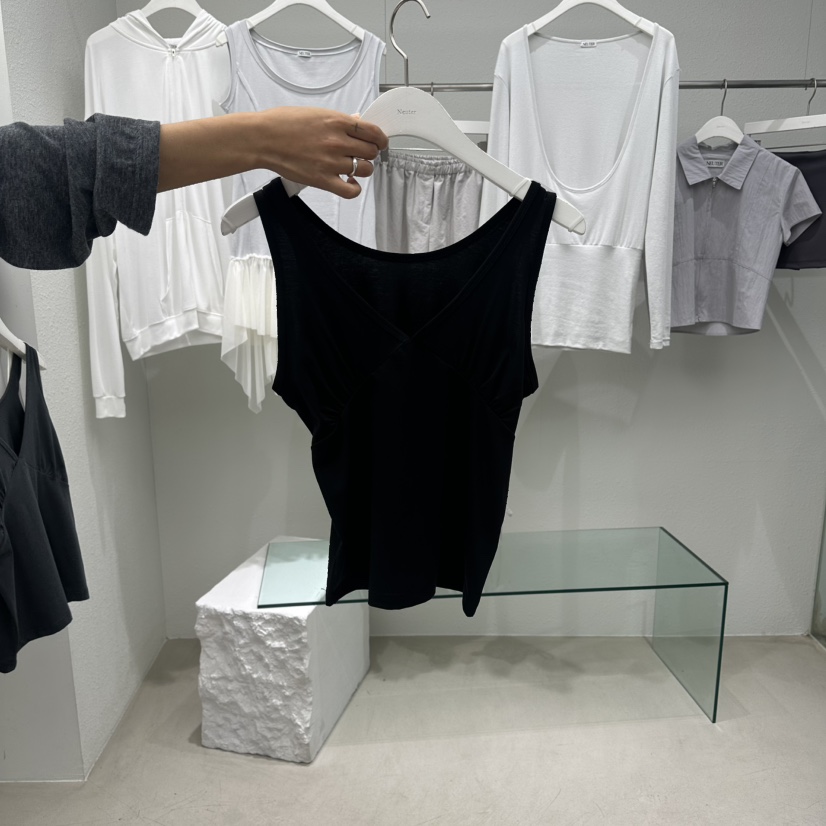 NEUTER韓國直郵實拍女裝新品職業熱賣休閑時尚吊帶背心無袖NEUTER吊帶/背心圖色4黑色