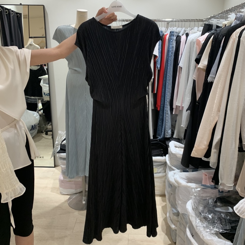 LOVE SOME韓國代購女裝新品26夏季推薦26春夏連衣裙褶裥LOVE SOME連衣裙圖色2