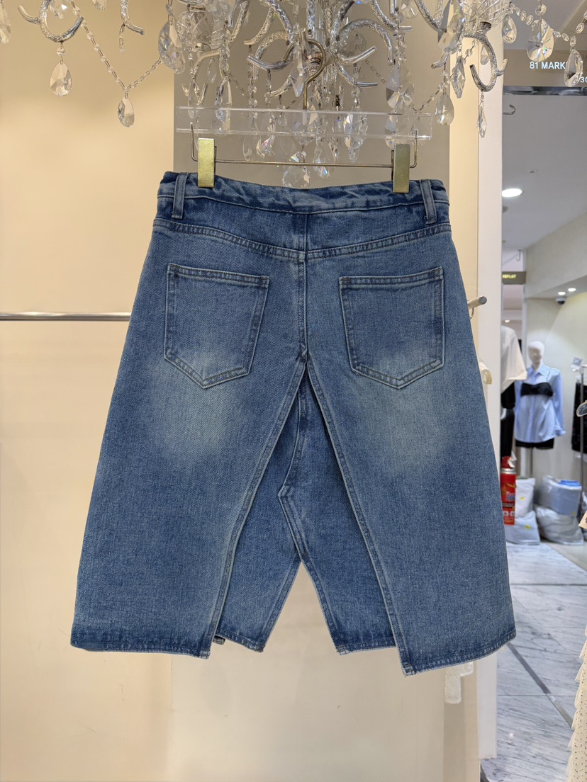 81 MARKET-L韓國直郵女裝新品熱賣職業推薦人氣短褲雙層81 MARKET-L短褲