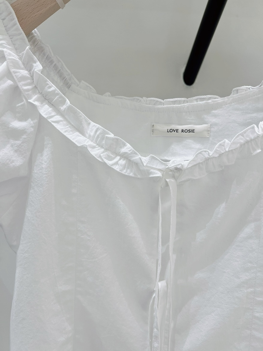 LOVE ROSIE韓國代購女裝新品人氣襯衫蕾絲衫泡泡袖荷葉邊LOVE ROSIE襯衫/蕾絲衫