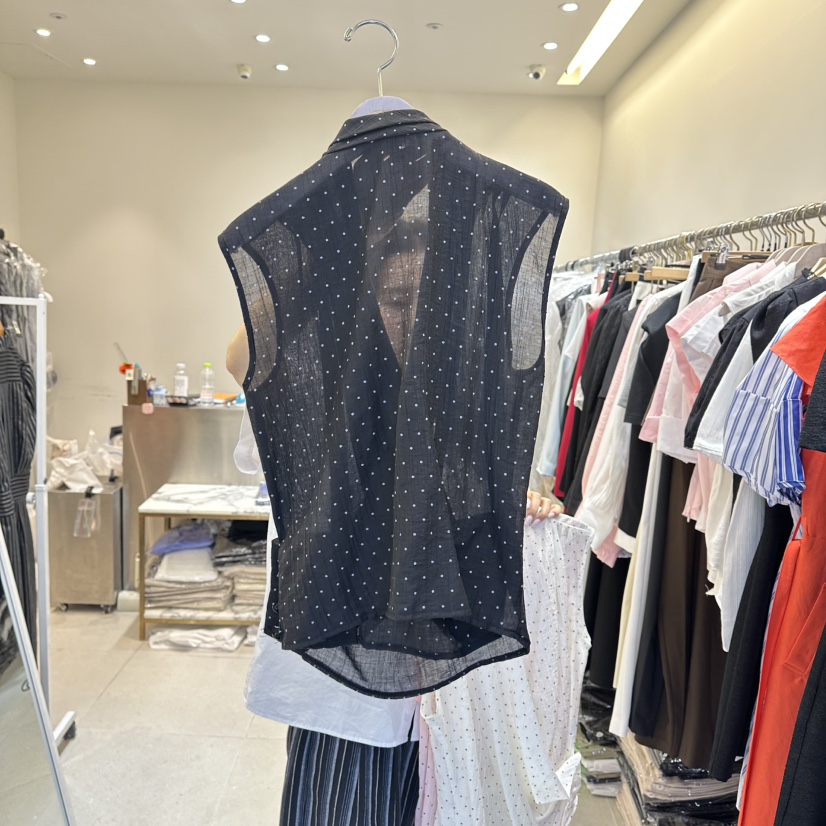 INNO韓國直郵女士新品26春夏休閑熱賣襯衫蕾絲衫褶皺無袖INNO襯衫/蕾絲衫