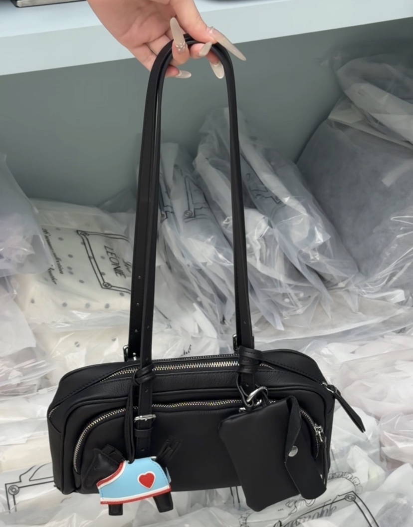 LEONIE韓國東大門直郵女裝新款熱賣職業單肩斜跨包不含飾品LEONIE單肩/斜跨包圖色1