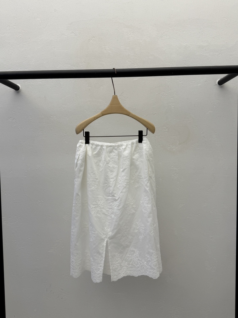 AUTUMN BEIGE-Q韓國東大門直郵女士新品休閑半身裙中短裙刺繡A.b/AUTUMN BEIGE半身裙/中短裙