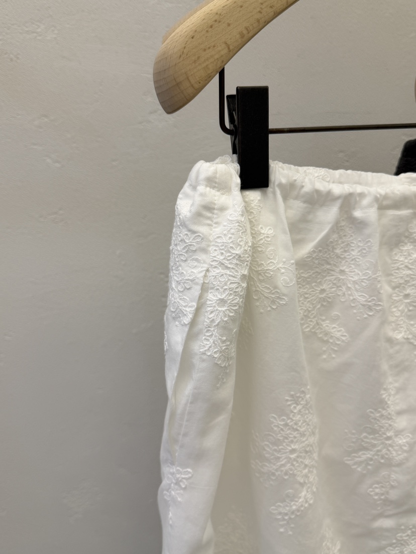 AUTUMN BEIGE-Q韓國東大門直郵女士新品休閑半身裙中短裙刺繡A.b/AUTUMN BEIGE半身裙/中短裙