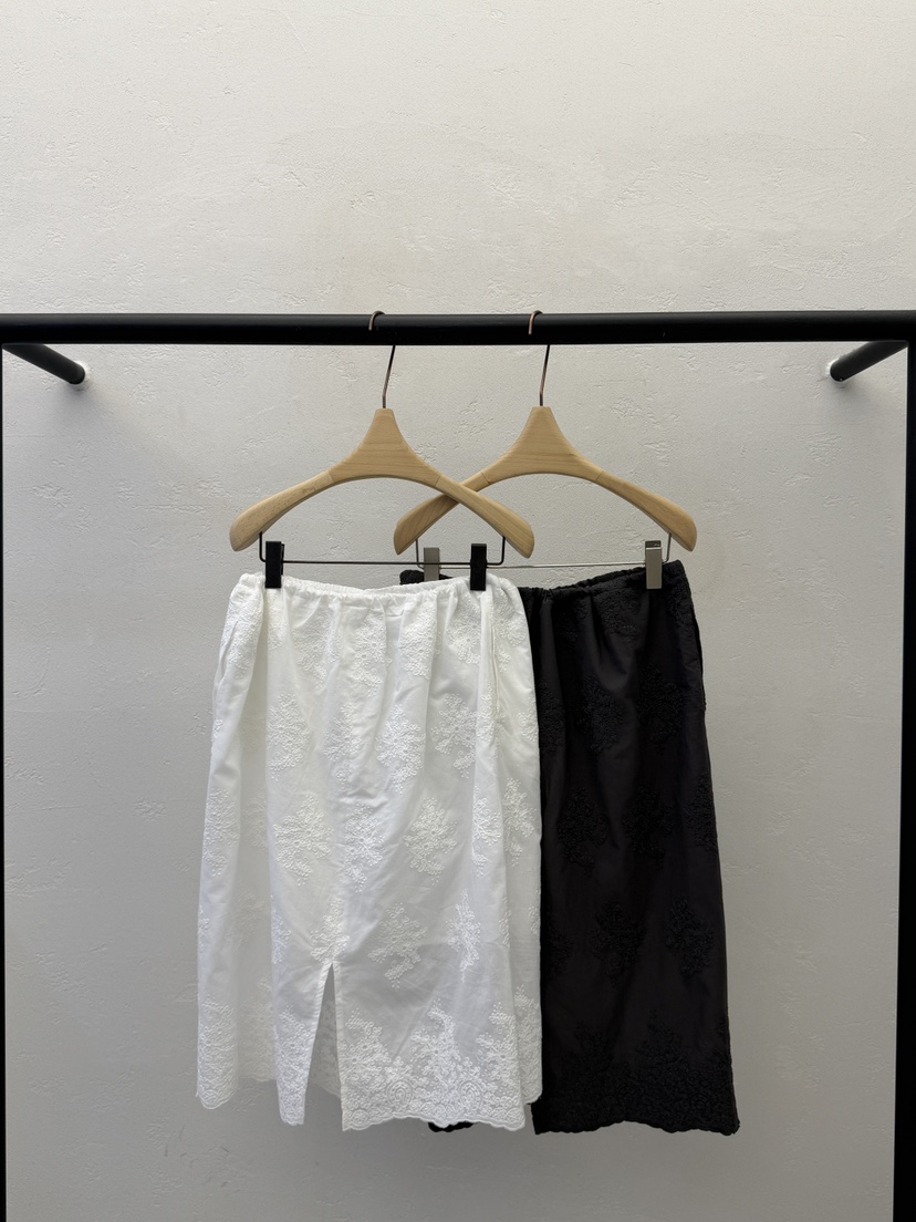AUTUMN BEIGE-Q韓國東大門直郵女士新品休閑半身裙中短裙刺繡A.b/AUTUMN BEIGE半身裙/中短裙