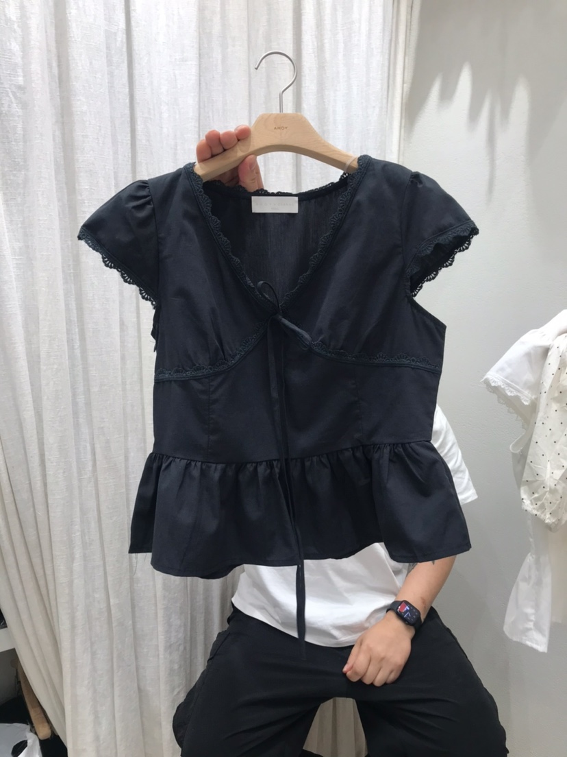AHOY韓國東大門直郵女士新款26夏季襯衫蕾絲衫荷葉邊蕾絲AHOY襯衫/蕾絲衫圖色2