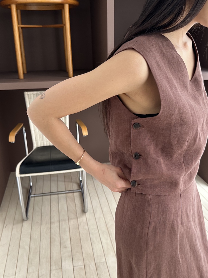 LE VASE韓國直郵女士新品26春夏人氣時尚熱賣26夏季吊帶背心LE VASE吊帶/背心