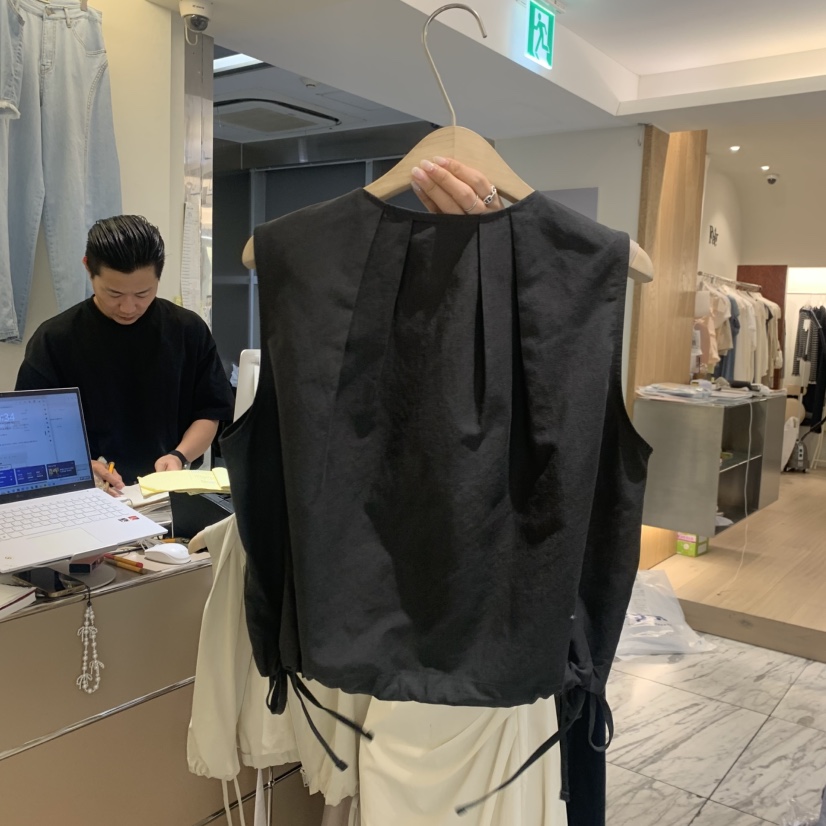 W AND J東大門實拍韓國女士新款休閑熱賣26夏季職業馬甲W AND J馬甲