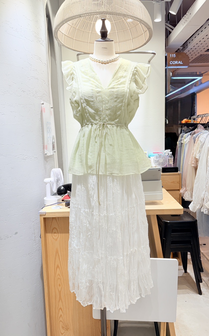 CORAL韓國東大門直郵女士新品26春夏襯衫蕾絲衫不含飾品荷葉邊蕾絲CORAL襯衫/蕾絲衫