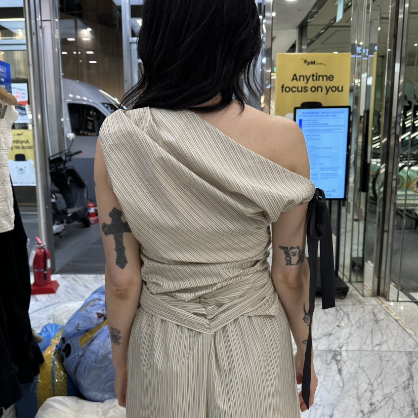 FOUNDATION韓國直郵女裝新款職業26夏季襯衫蕾絲衫不含項鏈LFOUNDATION襯衫/蕾絲衫