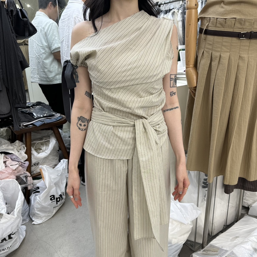 FOUNDATION韓國直郵女裝新款職業26夏季襯衫蕾絲衫不含項鏈LFOUNDATION襯衫/蕾絲衫圖色2