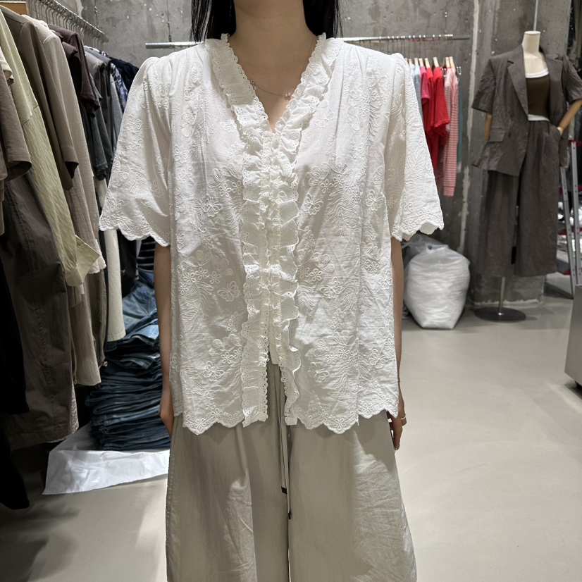 JUNI韓國直郵女士新品推薦時尚人氣26夏季熱賣襯衫蕾絲衫Lmy juni襯衫/蕾絲衫圖色1