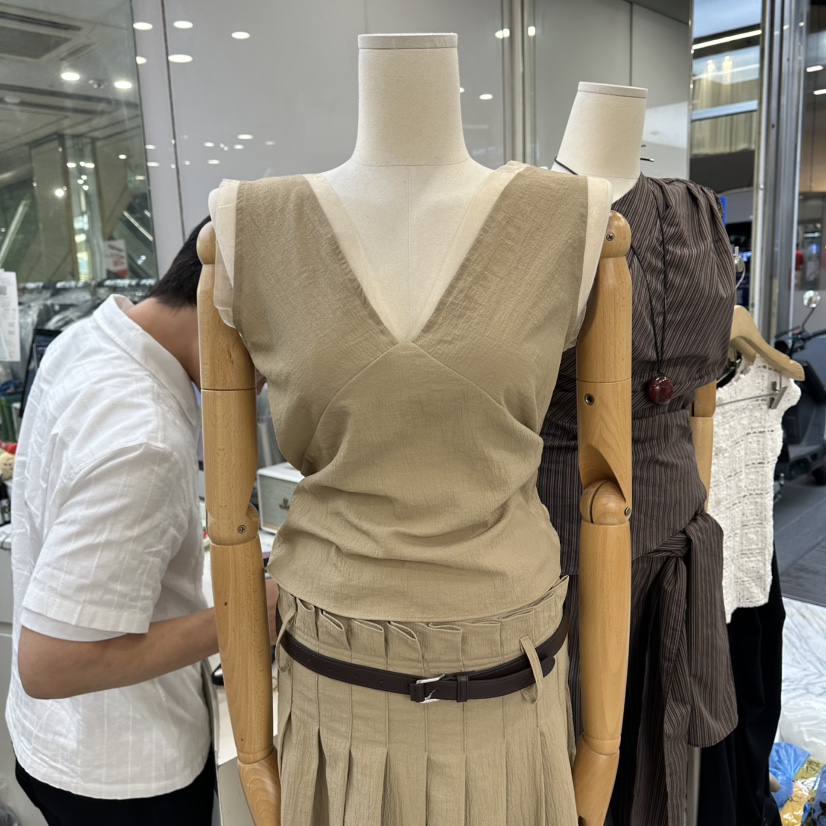 FOUNDATION韓國直郵女士新款人氣推薦熱賣職業26春夏吊帶背心FOUNDATION吊帶/背心圖色1