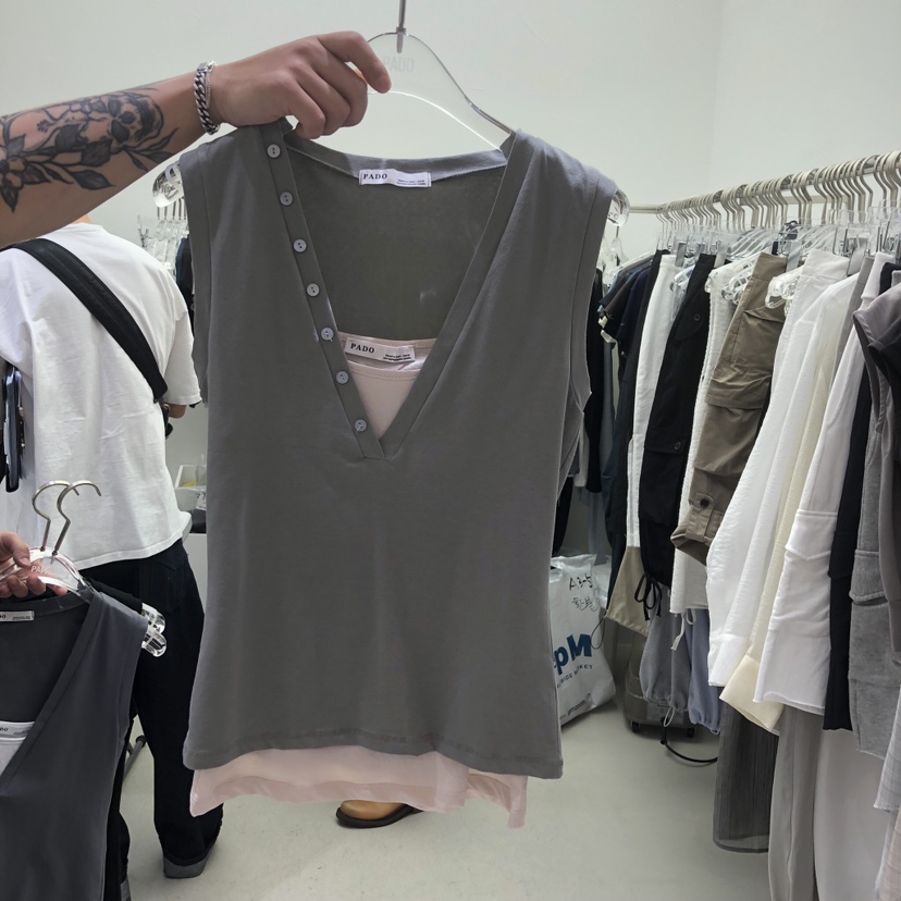PADO韓國東大門直郵女裝新品熱賣吊帶背心不含內搭深V無袖紐扣PADO吊帶/背心圖色2