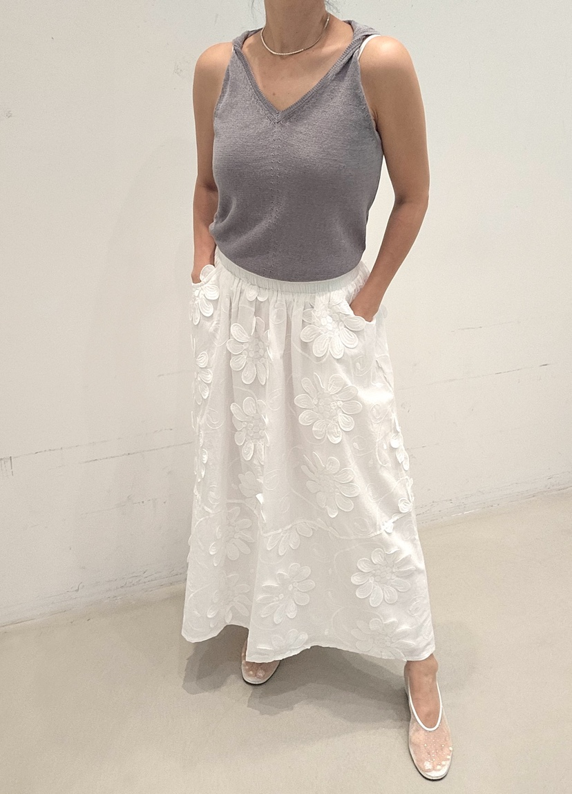 NEOUL韓國直郵女裝新品推薦時尚26春夏職業26夏季長裙花朵SNEOUL/ahin雙領標簽長裙