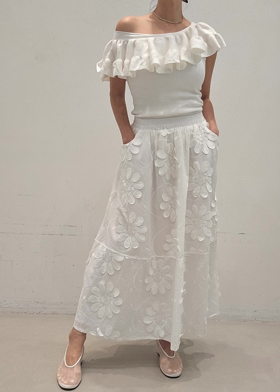 NEOUL韓國直郵女裝新品推薦時尚26春夏職業26夏季長裙花朵SNEOUL/ahin雙領標簽長裙