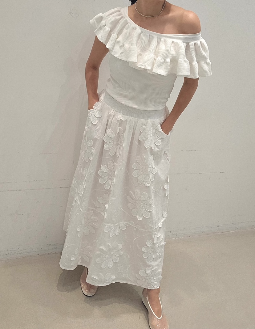 NEOUL韓國直郵女裝新品推薦時尚26春夏職業26夏季長裙花朵SNEOUL/ahin雙領標簽長裙