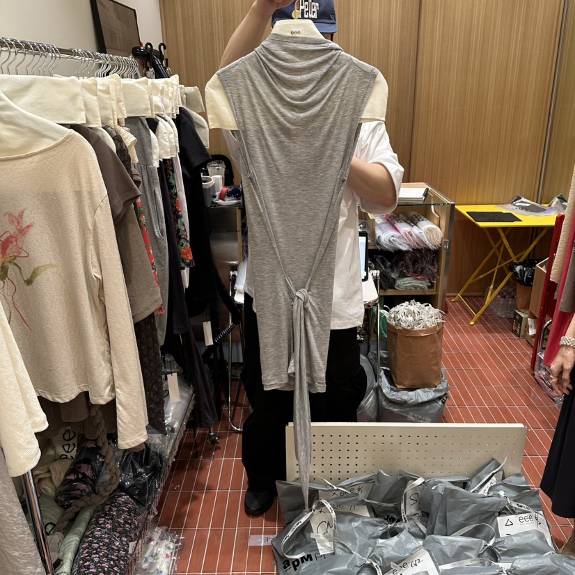 EEE韓國直郵實拍女士新款26夏季職業人氣吊帶背心無袖連帽SEEE吊帶/背心圖色2