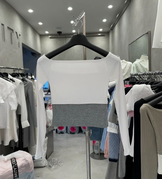 CELEBRITY-A韓國東大門代購女裝新品26夏季26春夏長袖T恤打折CELEBRITY-A長袖T恤