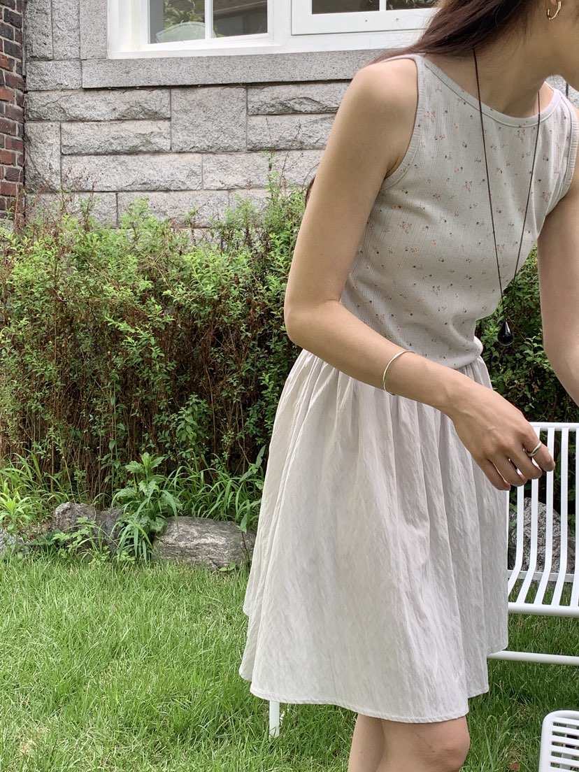 RE:OPENING韓國代購女裝新品時尚職業人氣26夏季連衣裙小花SRE:OPENING連衣裙