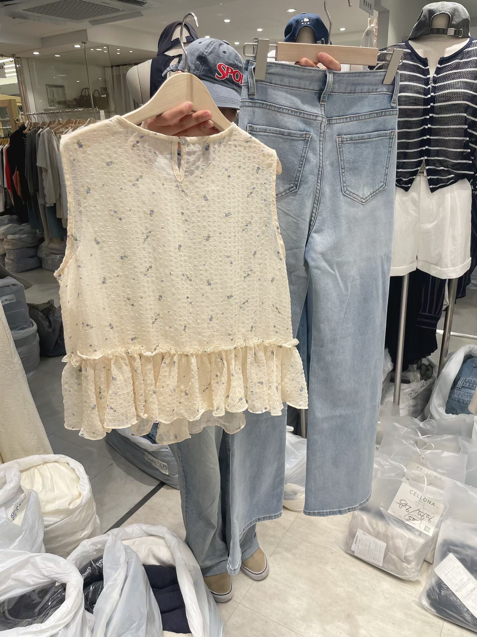 CELLONA韓國直郵實拍女裝新品26夏季26春夏襯衫蕾絲衫花朵LCELLONA襯衫/蕾絲衫