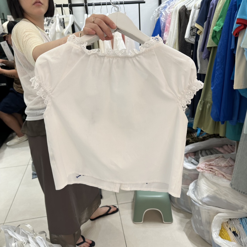 EGG IS韓國東大門直郵女裝新品熱賣襯衫蕾絲衫不含項鏈LEGG IS襯衫/蕾絲衫