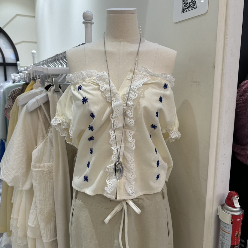 EGG IS韓國東大門直郵女裝新品熱賣襯衫蕾絲衫不含項鏈LEGG IS襯衫/蕾絲衫圖色1奶油色