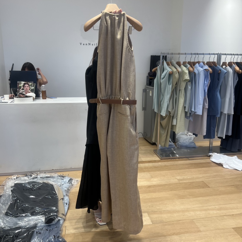 VAN NZILL韓國直郵女士新款推薦熱賣連體褲包含腰帶露背VAN NZILL連體褲