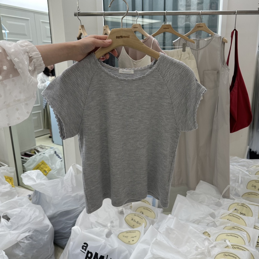 OURMOMENT東大門實拍韓國女士新品休閑26春夏熱賣時尚T恤OURMOMENTT恤圖色2