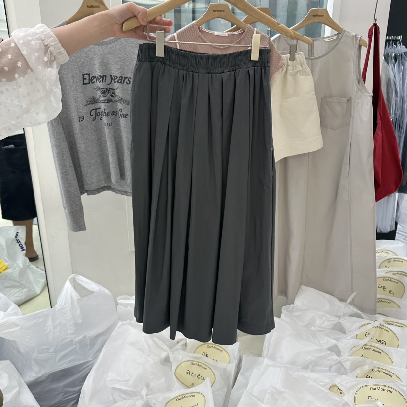 OURMOMENT韓國代購女士新品休閑26夏季時尚長裙不含屁簾褶皺OURMOMENT長裙圖色1