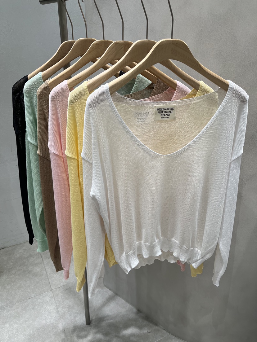 EVERCOMMERCE METICULOUSLY DESIGNED韓國東大門直郵女裝新款時尚針織衫EVERCOMMERCE METICULOUSLY DESIGNED針織衫