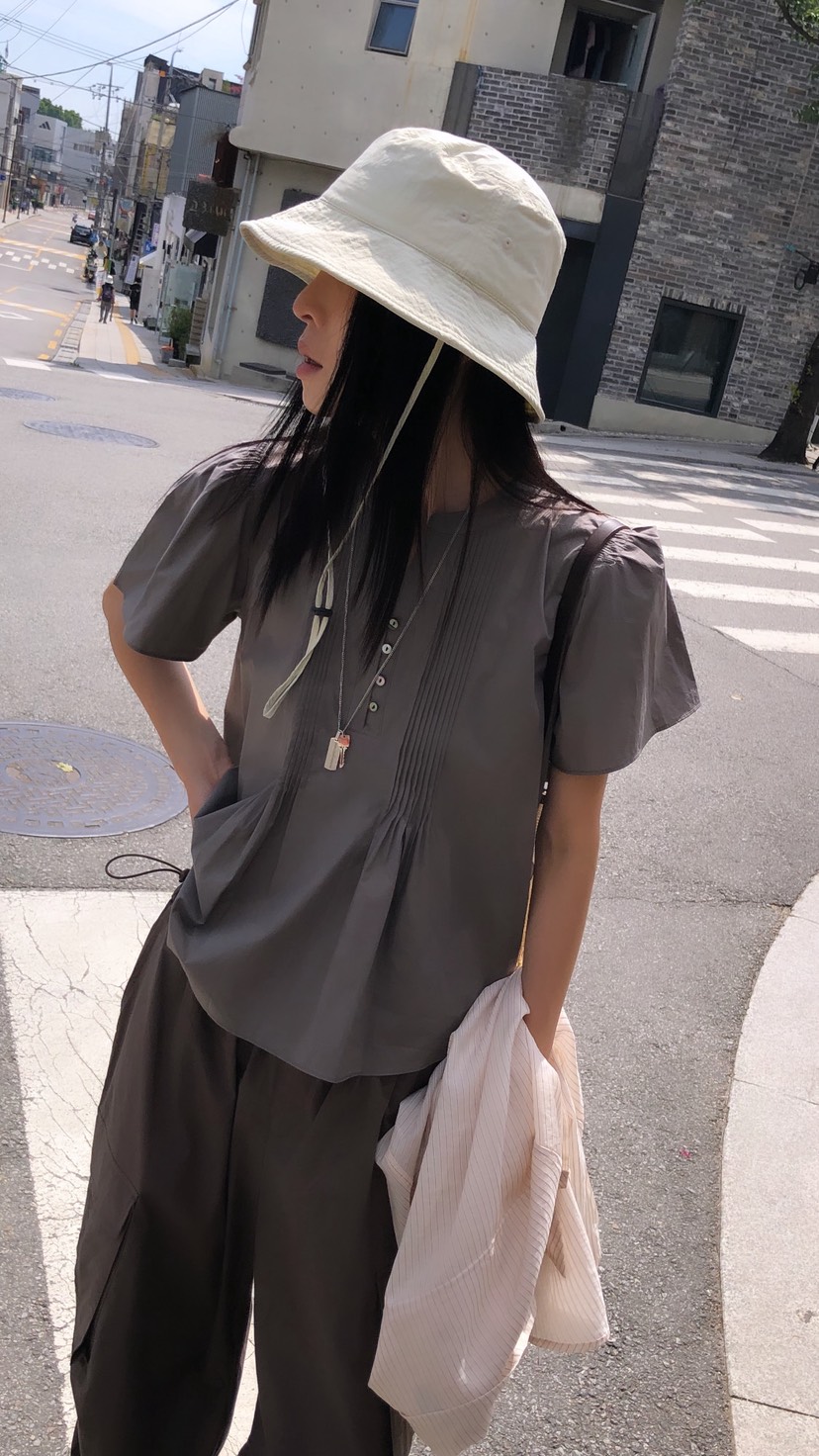 OVER RICH韓國直郵女士新品推薦時尚26夏季襯衫蕾絲衫BL褶裥OVER RICH襯衫/蕾絲衫