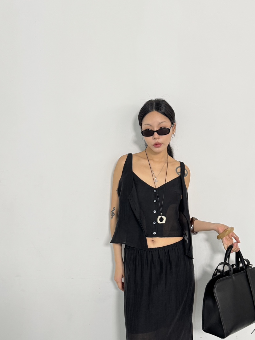 LIMLIMLIM韓國東大門直郵女裝新品時尚熱賣推薦吊帶背心BLLIM LIM LIM吊帶/背心