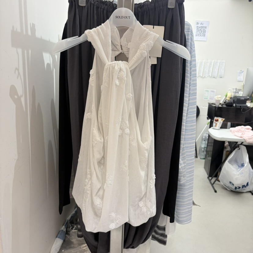 SOLD OUT韓國直郵女裝新品熱賣26春夏推薦職業吊帶背心花朵SOLD OUT吊帶/背心圖色1