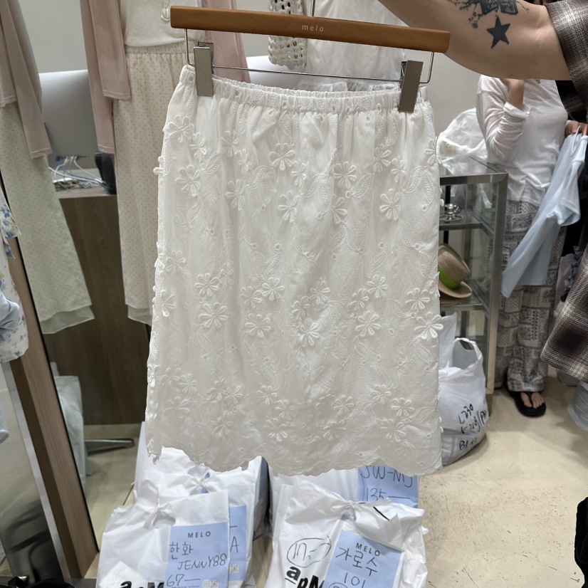 MELO韓國直郵女裝新款26春夏人氣職業休閑半身裙中短裙蕾絲MELO半身裙/中短裙圖色1