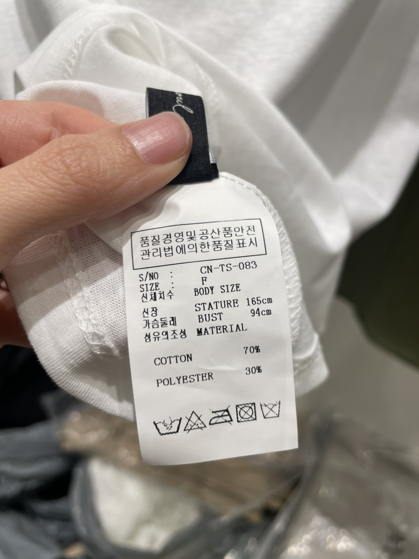 NEOUL韓國東大門直郵女裝新款休閑T恤不含腰帶不含項鏈V領NEOUL/ahin雙領標簽T恤