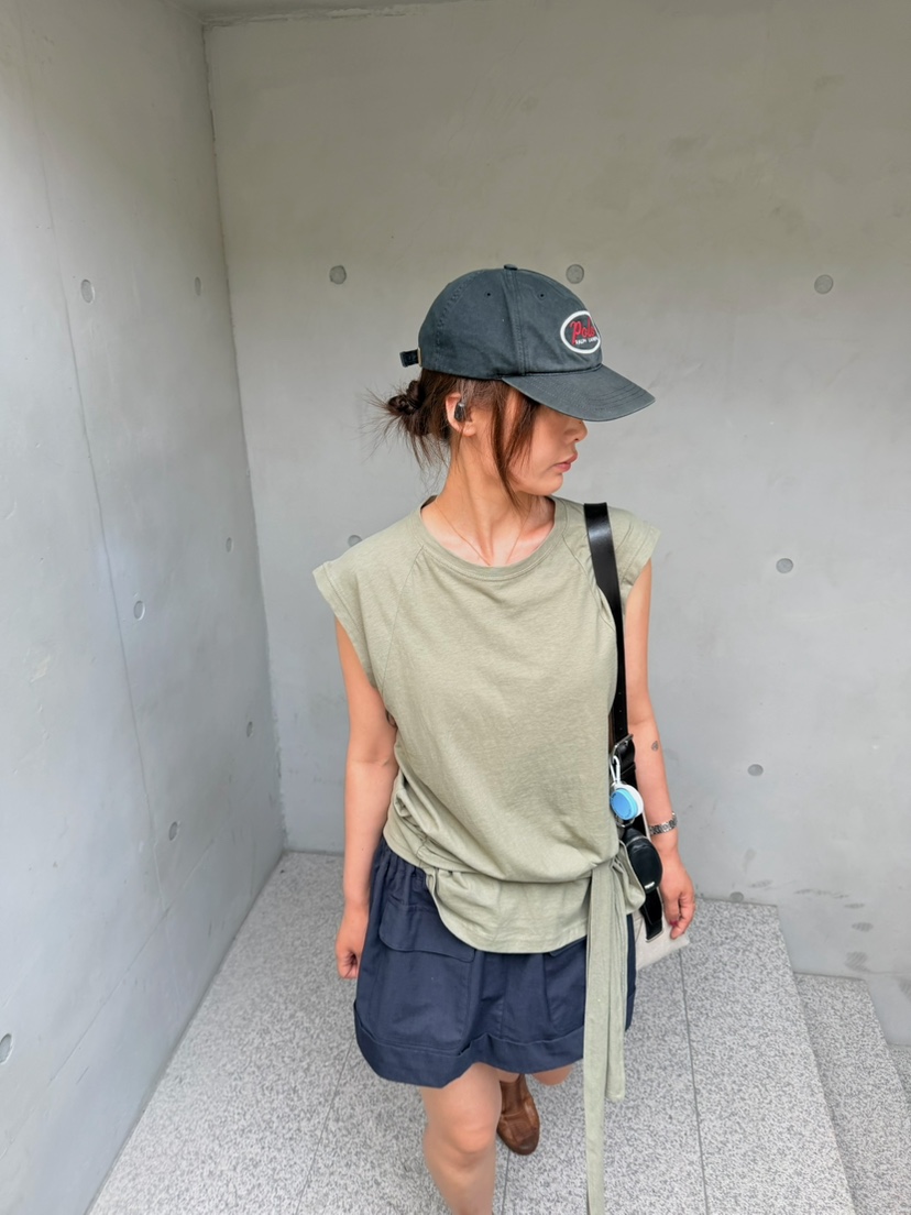 OLI SEOUL東大門實拍韓國女裝新品人氣職業推薦26春夏T恤OLI SEOULT恤
