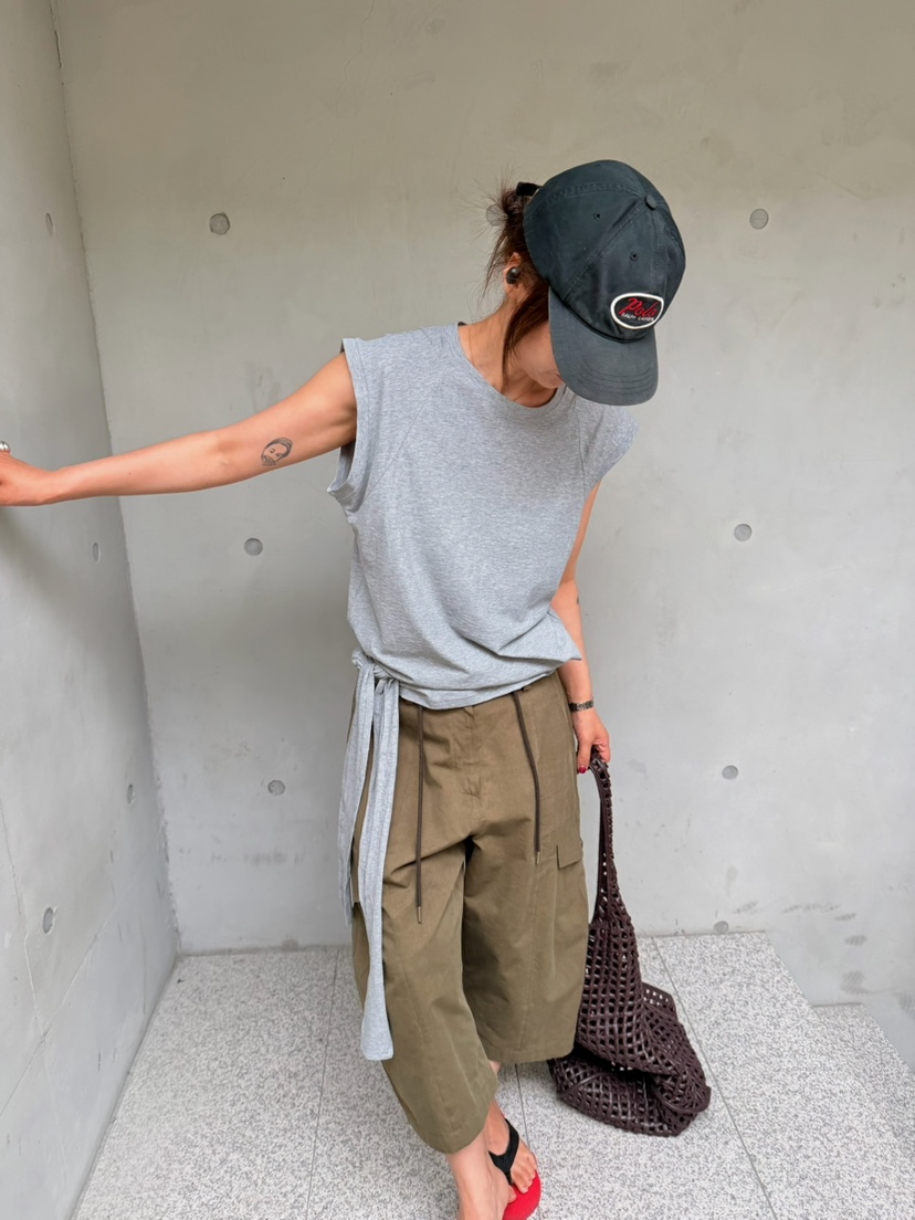 OLI SEOUL東大門實拍韓國女裝新品人氣職業推薦26春夏T恤OLI SEOULT恤
