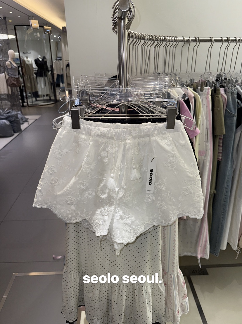 SEOLO韓國直郵實拍女裝新款26夏季人氣時尚26春夏短褲蕾絲Seolo seoul短褲圖色1