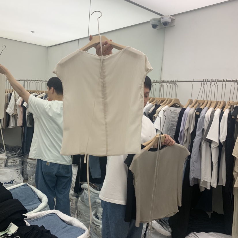 MOI-A韓國代購女裝新款職業26夏季襯衫蕾絲衫含繩褶皺無袖MOI-A襯衫/蕾絲衫