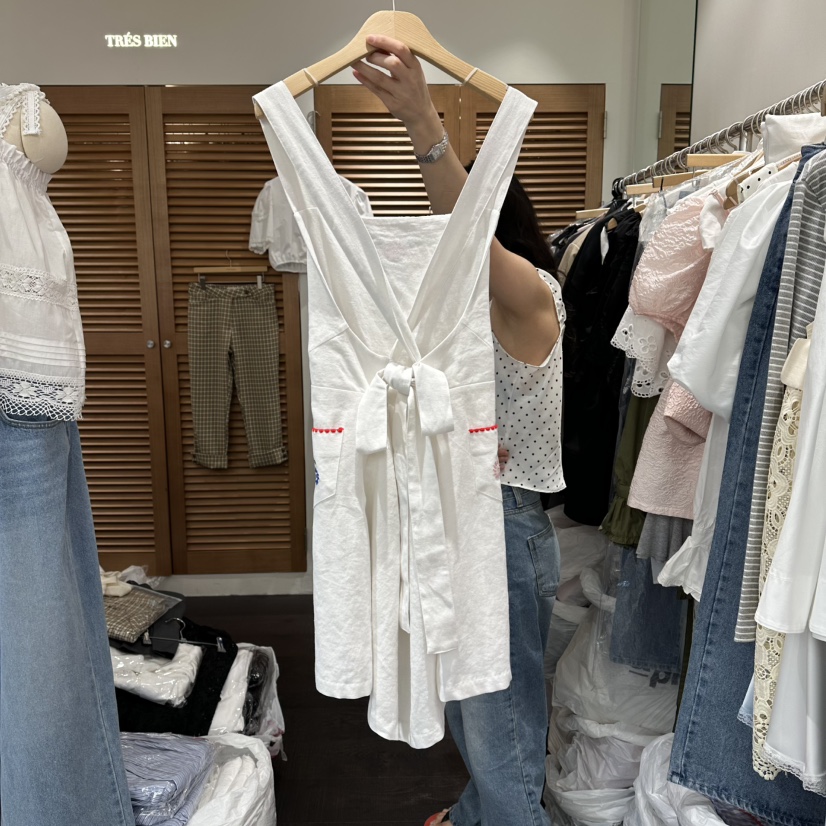TRES BIEN韓國東大門直郵女裝新品推薦休閑職業連衣裙刺繡TRES BIEN連衣裙