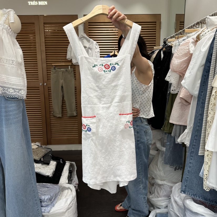 TRES BIEN韓國東大門直郵女裝新品推薦休閑職業連衣裙刺繡TRES BIEN連衣裙圖色1