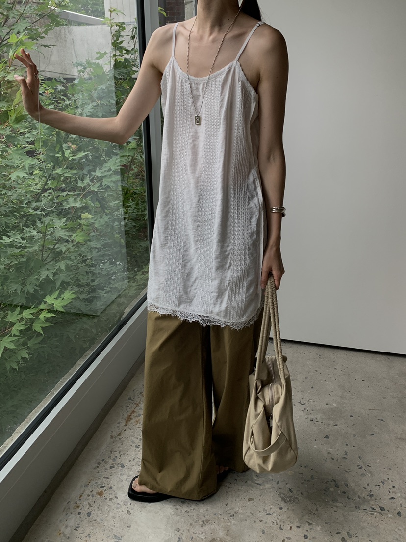 B_GARDER韓國代購女士新品時尚熱賣推薦人氣連衣裙刺繡繡花B.GARDER連衣裙